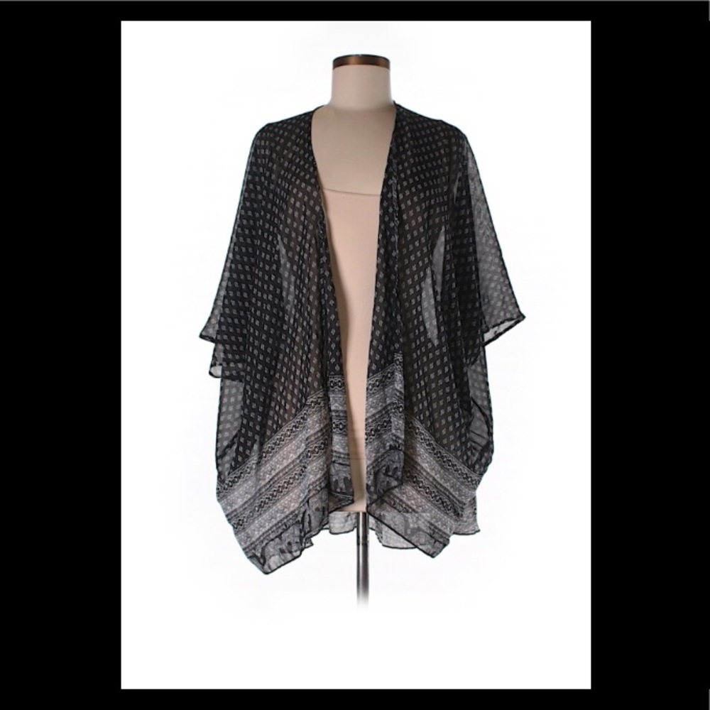 3/$15✨ Rue 21 Black and White Kimono